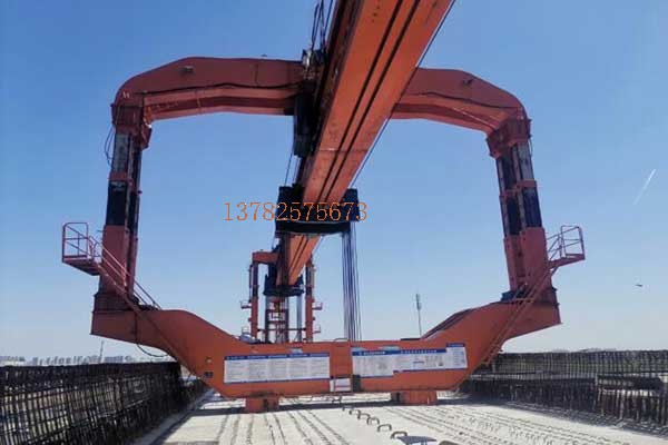 900噸輪胎提，900噸液壓運(yùn)梁車(chē)